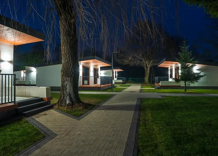 Wrzos & Wellness **** Caloroczne פארק נופש וגיירסקה גורקה