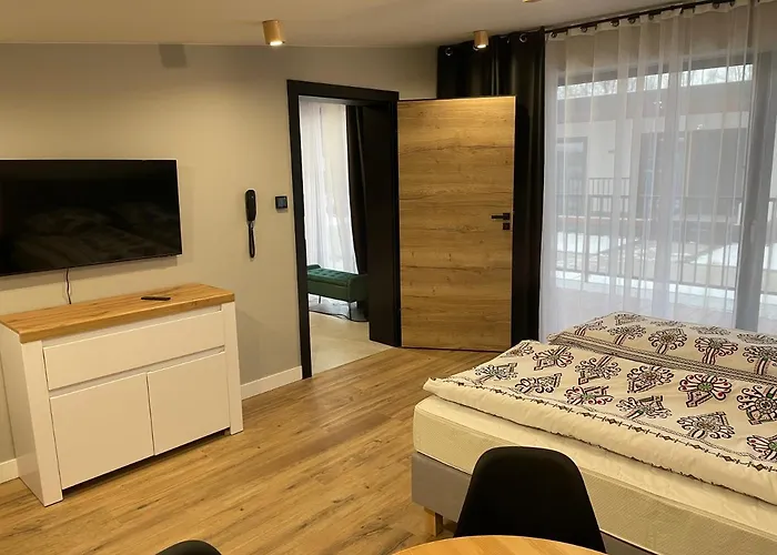 Wrzos & Wellness **** Caloroczne פארק נופש וגיירסקה גורקה