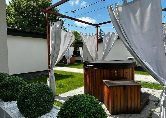 Wrzos & Wellness **** Caloroczne פארק נופש וגיירסקה גורקה